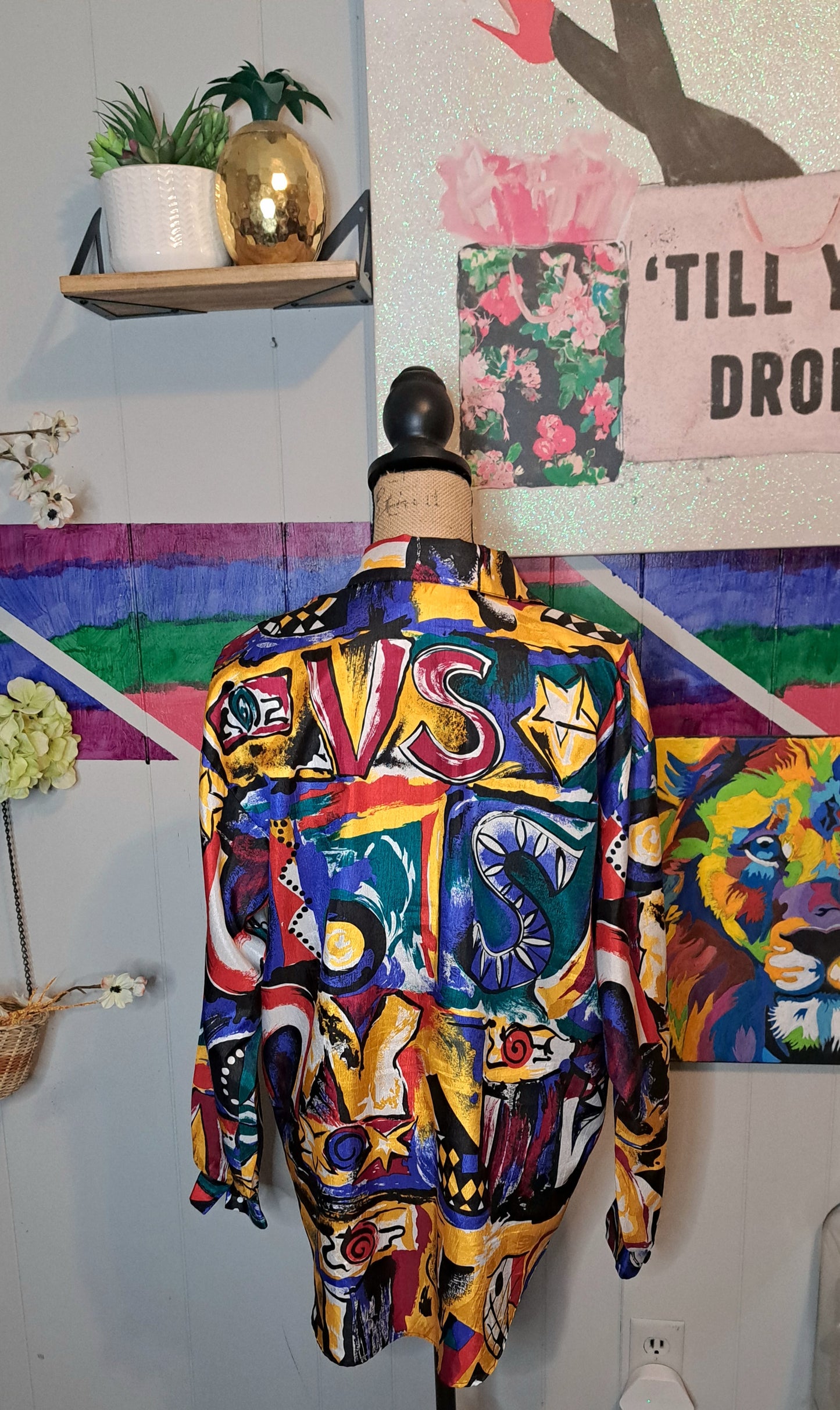 Vtg Judy Bond Button Down Graffiti Style Print Top SZ 12 (Ptp 22in)