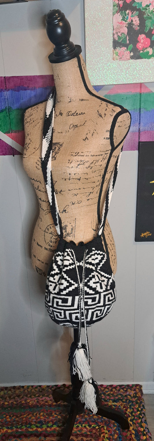 Handmade Wayuu Wht/Blk Crochet Crossbody Bucket Bag