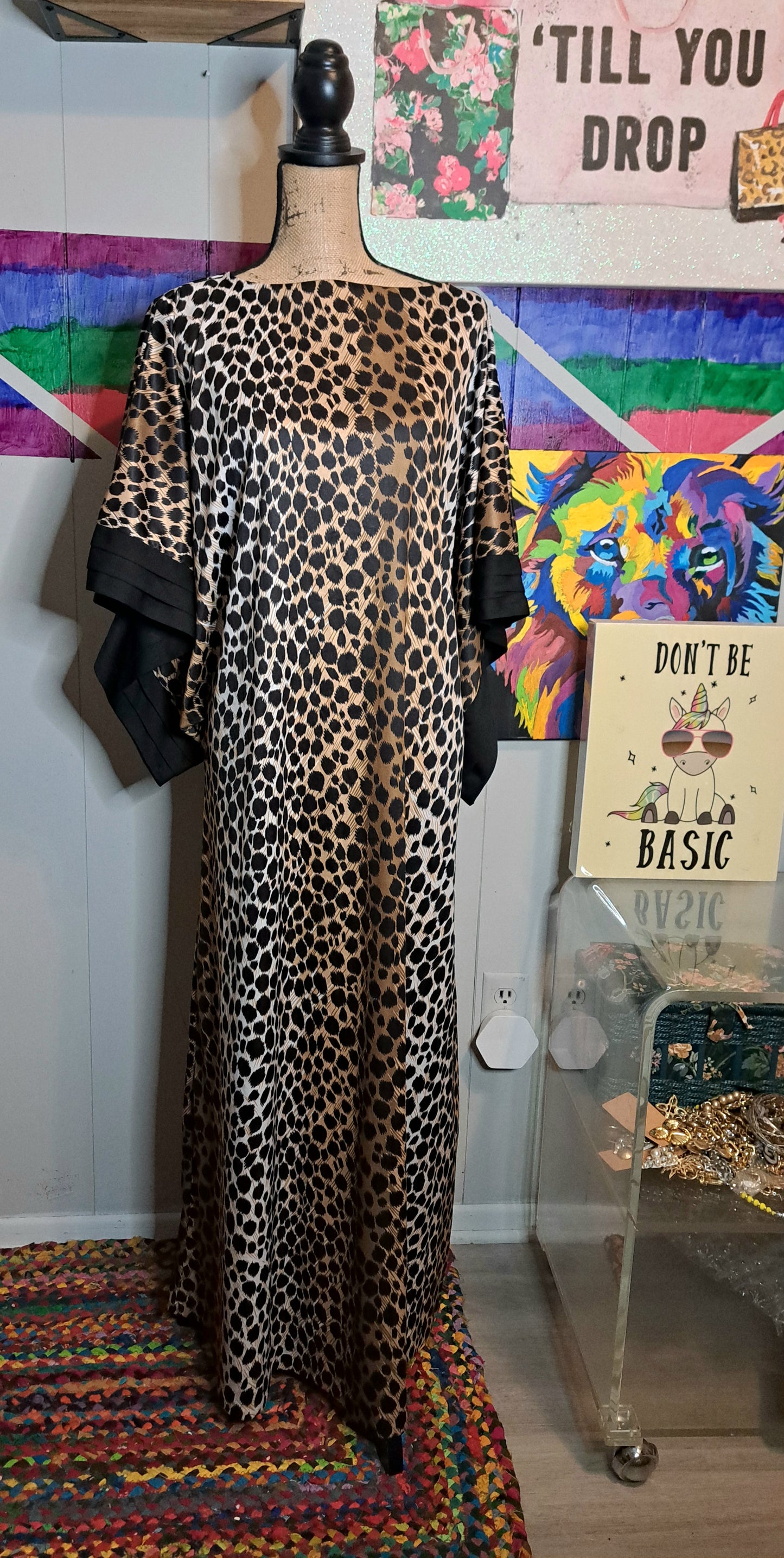 Vtg 70s TV Loungers Animal Print Exaggerated Sleeve Kaftan Dress SZ Medium (Fits up to a Large ptp 27in)