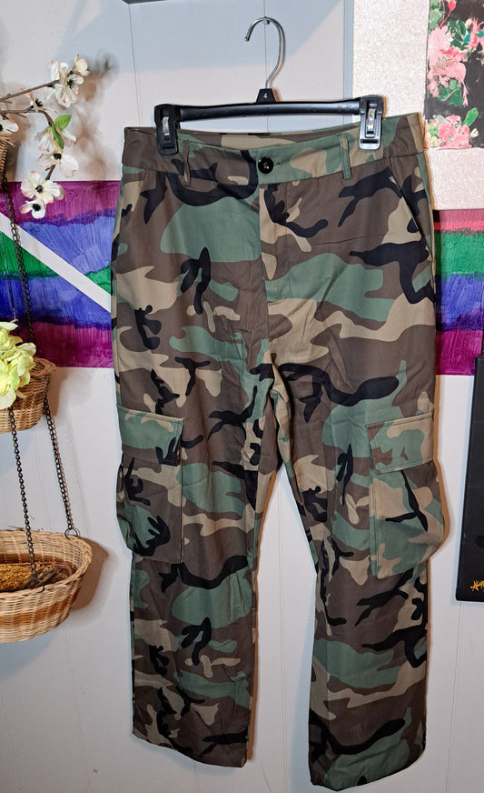 Boutique Camo Cargo Pants SZ Large 10/12 (Waist 32in)