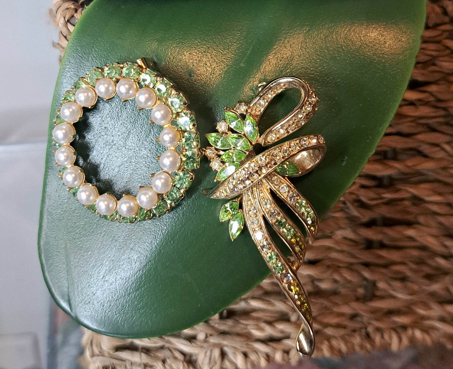 BUNDLE🚨 Vtg Peridot Rhinestone Gold Stone Brooch Pins (2pcs)