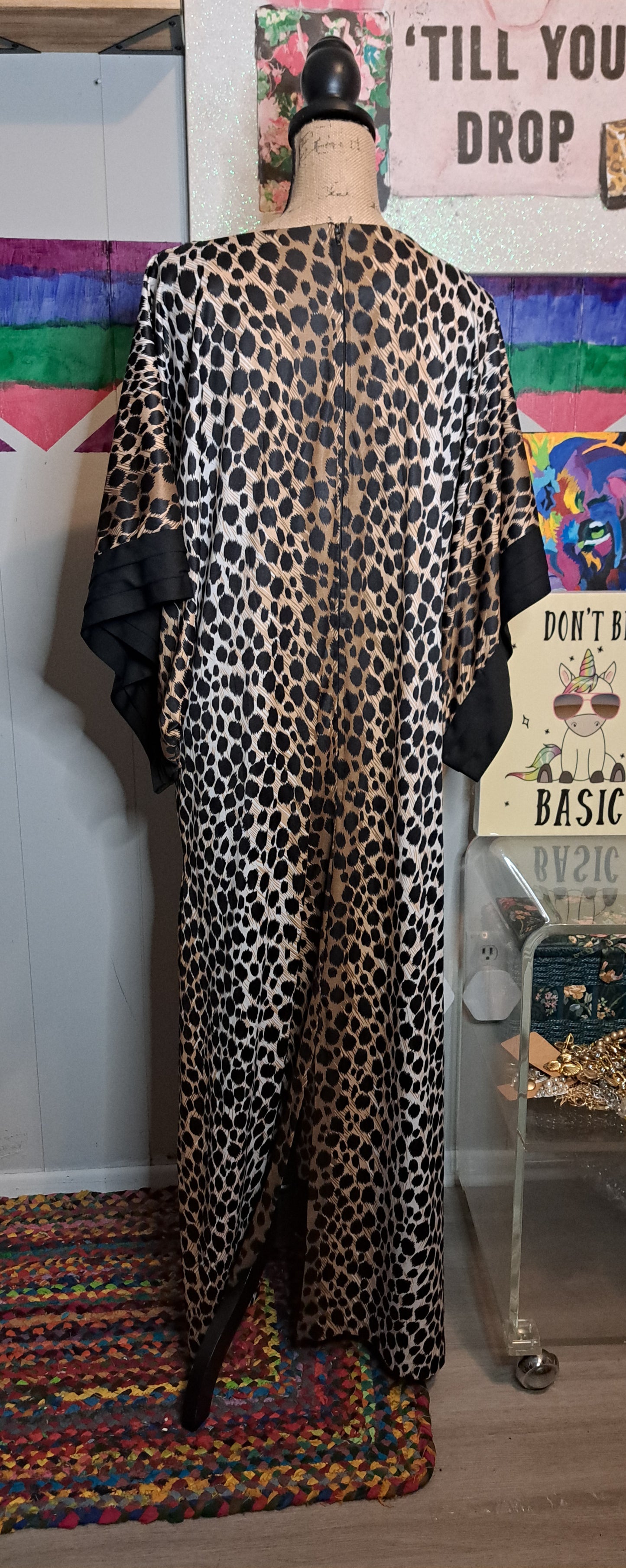 Vtg 70s TV Loungers Animal Print Exaggerated Sleeve Kaftan Dress SZ Medium (Fits up to a Large ptp 27in)