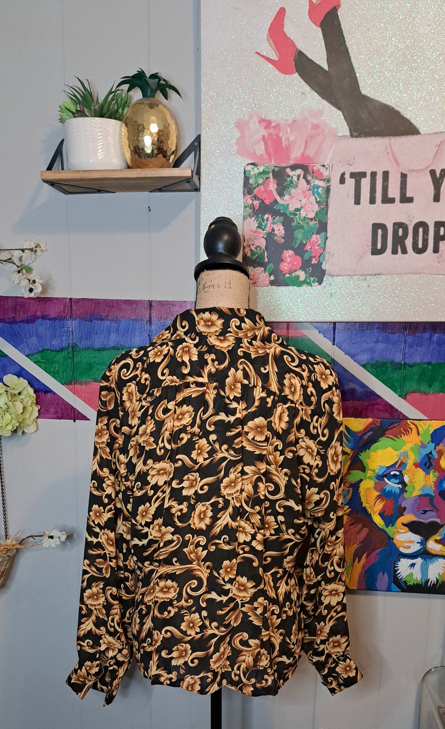 Vtg Gold/Blk Semisheer Cinched Waist Baroque Print Top SZ 10 (Fits up to a 12/14) Ptp 24in Waist 17in