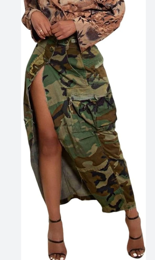NWT Camo High Slit Maxi Skirt with Cargo Pockets (Best Fits L/XL) Waist 36in Total