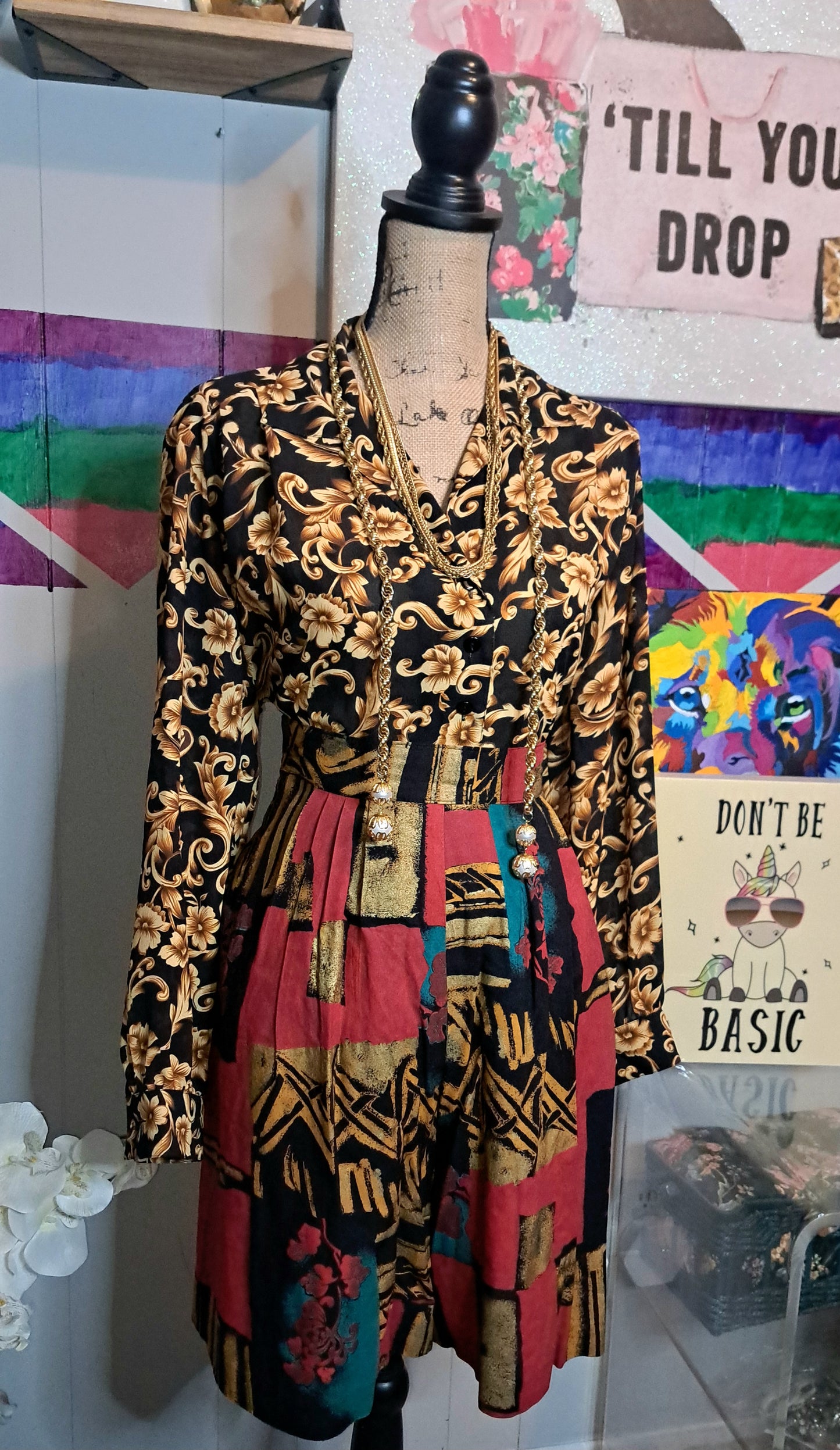BUNDLE DEAL🚨 Vtg Semisheer Blk/Gold Button Down Top SZ 10 (ptp 24) & Vtg Multicolored Abstract Shorts with Pockets SZ Medium Waist 14-18in