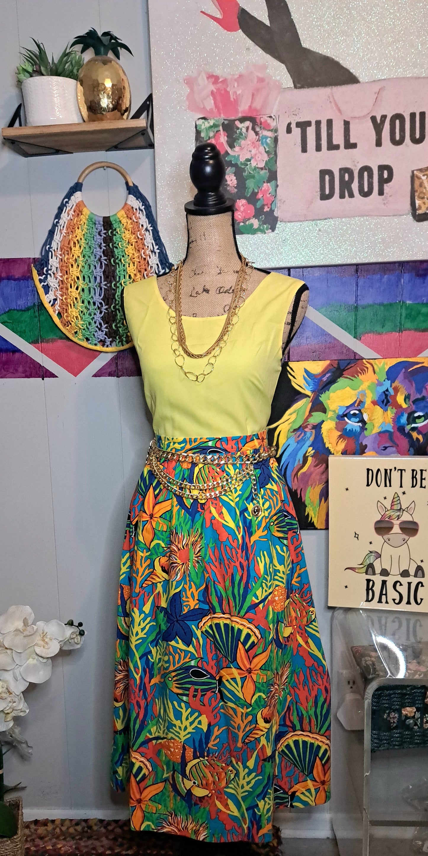 Vtg 80s That's Me Vibrant Tropical Print Skirt with Side Pockets & Side Slits SZ 13/14 (Best Fits 8/10) Waist 30in Total (No Stretch)