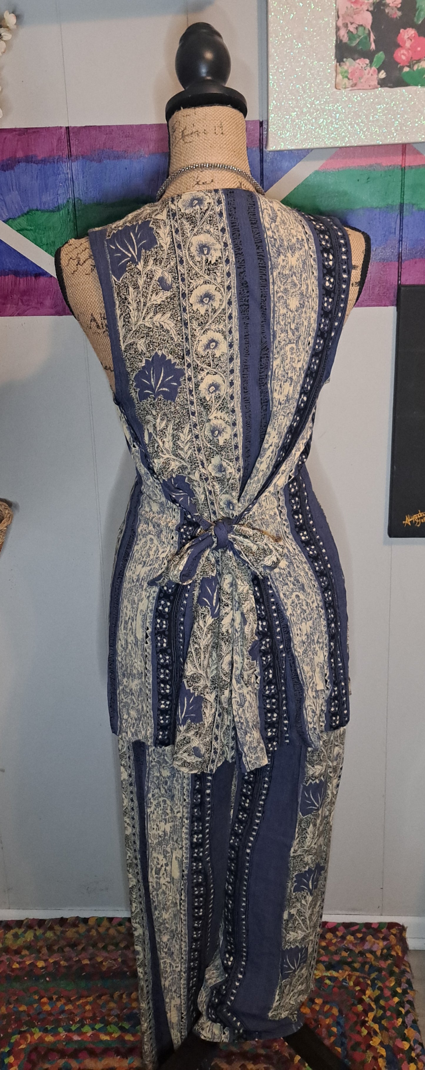 Vtg Blue/Creme Floral Print Button Down Adjustable Vest Top & Matching Pants with Elastic Drawstring Waist SZ S/M (Ptp 20in Waist 14-17in Hip 23in)