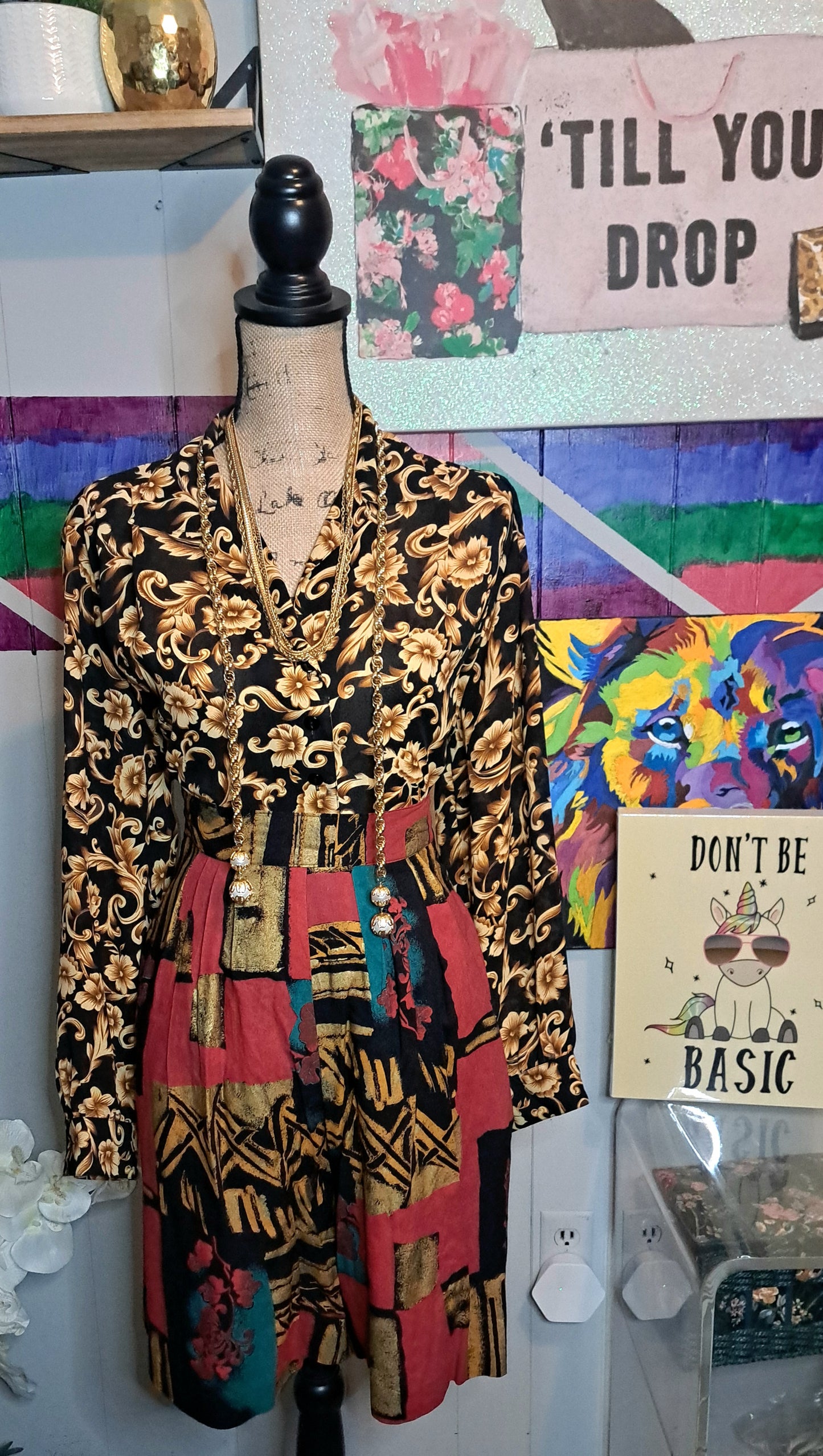 BUNDLE DEAL🚨 Vtg Semisheer Blk/Gold Button Down Top SZ 10 (ptp 24) & Vtg Multicolored Abstract Shorts with Pockets SZ Medium Waist 14-18in