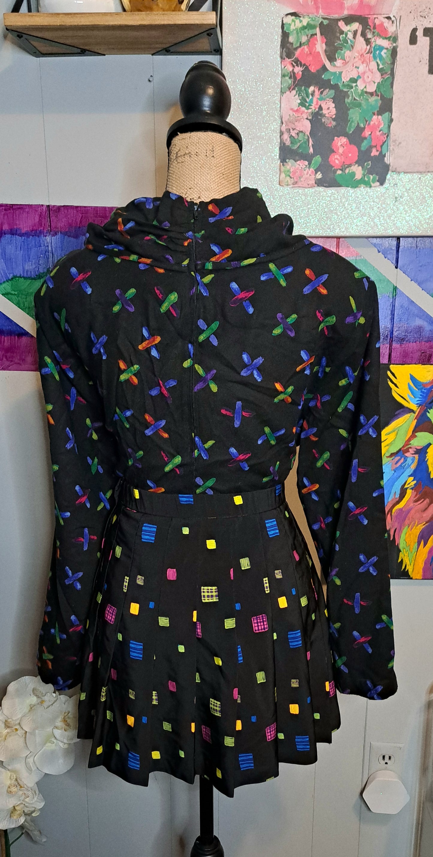 BUNDLE DEAL 3pcs🚨 Vtg Geo Shape Pleated Mini Skirt SZ 14 (Best Fits SZ 8/10) 30in Waist~Vtg Blk/Multicolored Collar Top SZ 14 (Best Fits SZ 10)~Vtg Semisheer Top SZ Medium ptp 21in &
