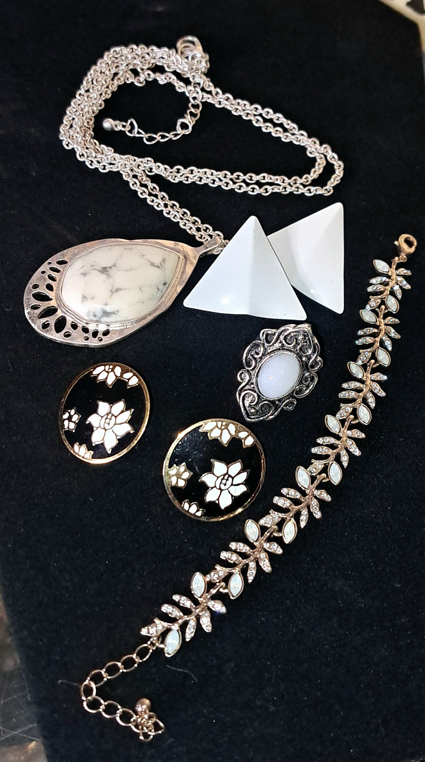 JEWELRY BUNDLE (5pcs) ~1 Wht Howlite Gemstone Necklace, 1 Adjustable Ring, 1 Pair of Vtg Cloisonne Earrings, 1 pair Vtg Triangular Earrings, 1 Adjustable Rhinestone Bracelet