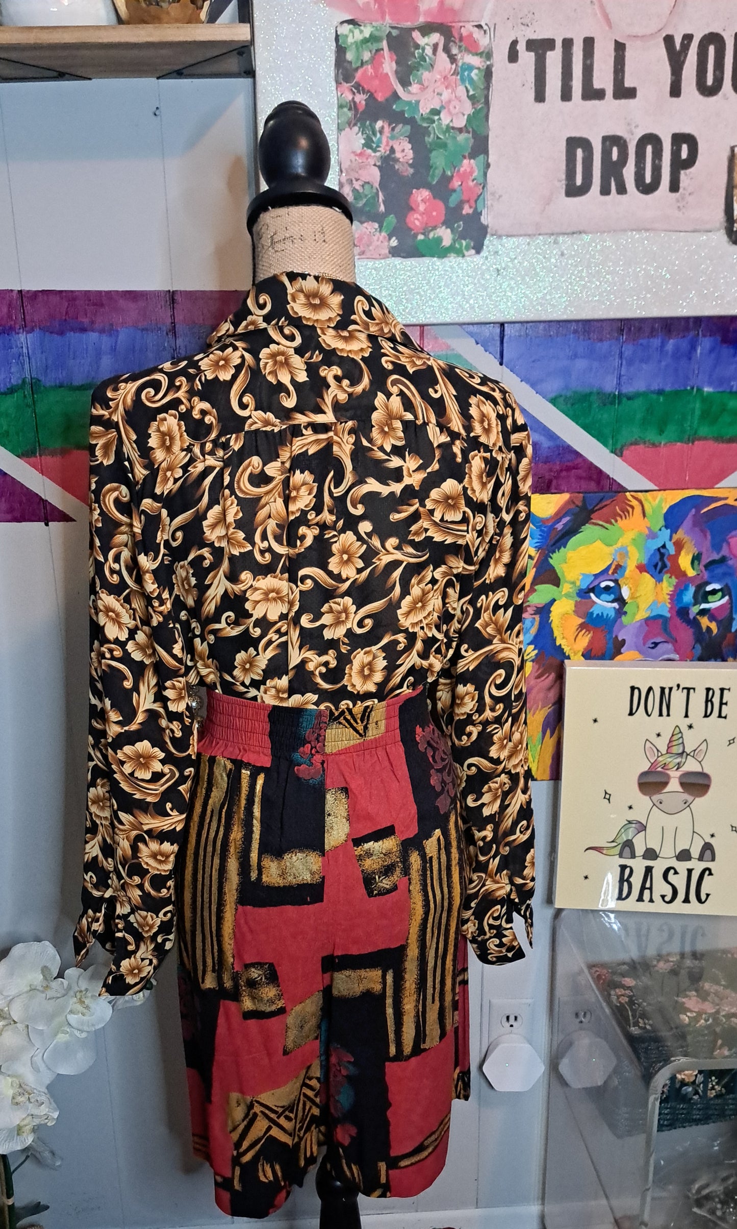 BUNDLE DEAL🚨 Vtg Semisheer Blk/Gold Button Down Top SZ 10 (ptp 24) & Vtg Multicolored Abstract Shorts with Pockets SZ Medium Waist 14-18in