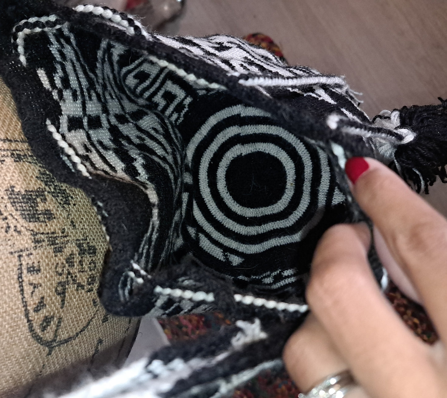 Handmade Wayuu Wht/Blk Crochet Crossbody Bucket Bag