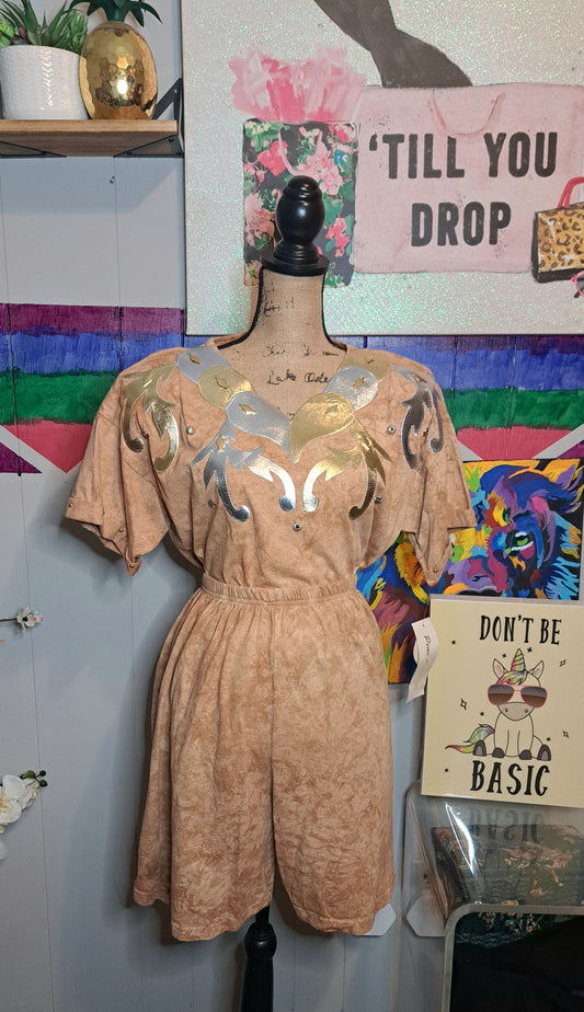 Vtg Deadstock (Nwt) 100% Cotton Brown Tye Dye with Metallic Gold & Silver Collar Embellishments 2pc Shorts Set Tagged (One Size) (Best Fits up to 1X) Ptp 25in/Waist 14-22in