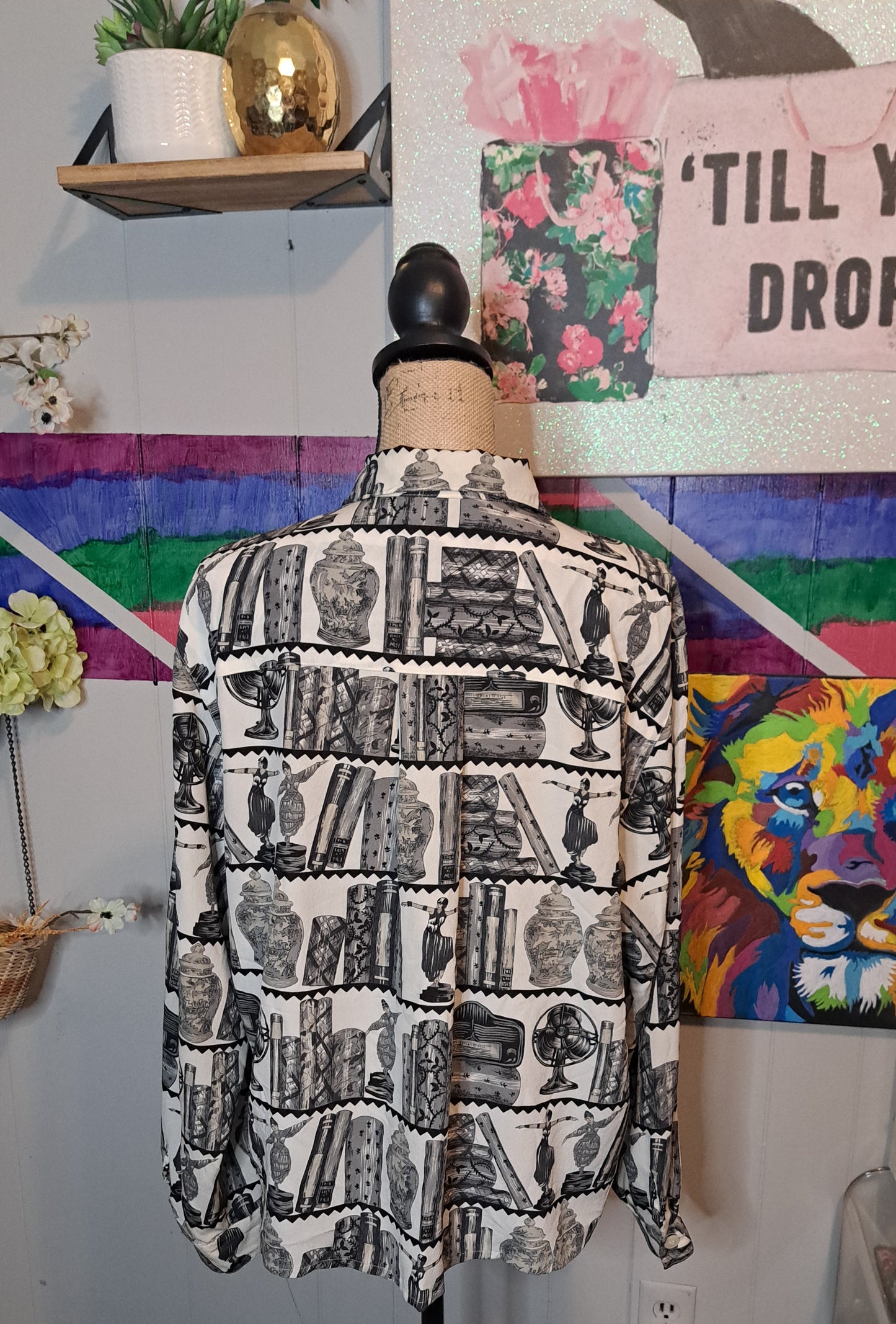 Vtg Jones New York Blk/Wht Novelty Print Button Down Top SZ 16 Ptp  24in