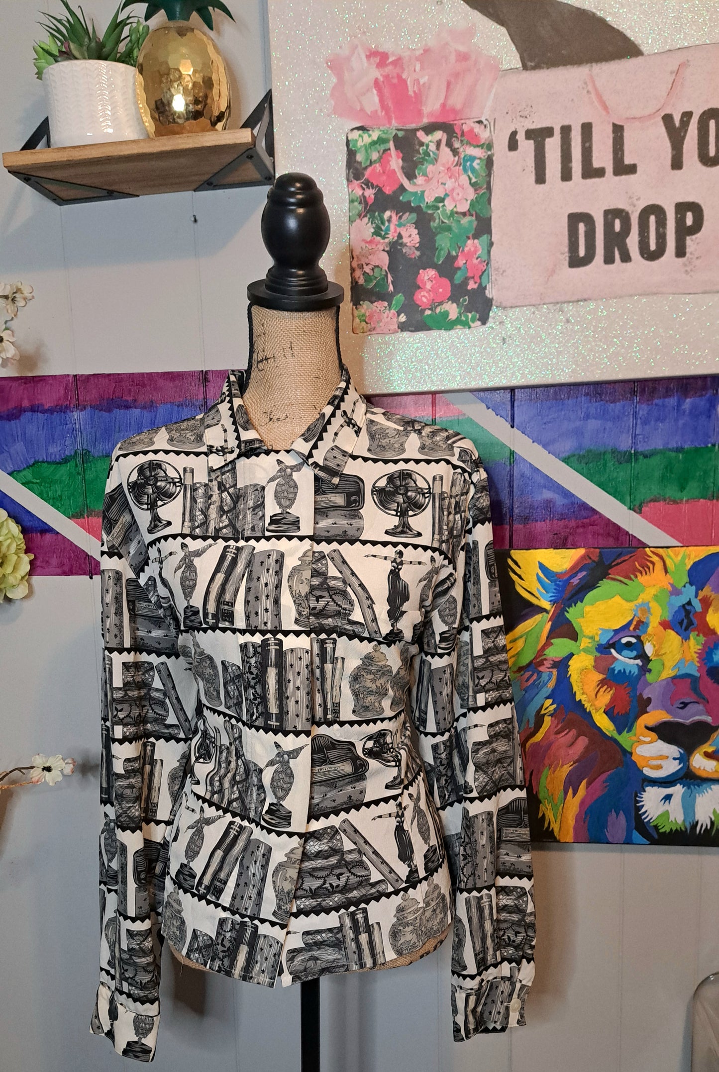 Vtg Jones New York Blk/Wht Novelty Print Button Down Top SZ 16 Ptp  24in