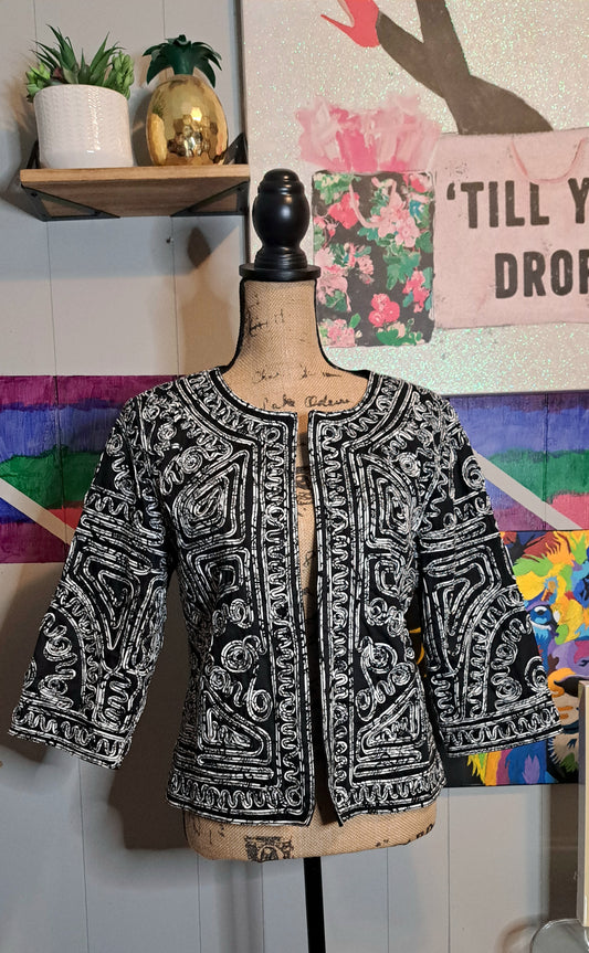 Vtg Blk/Wht Fully Embroidered Jacket with Hook Closures SZ Small (Fit Medium opened)