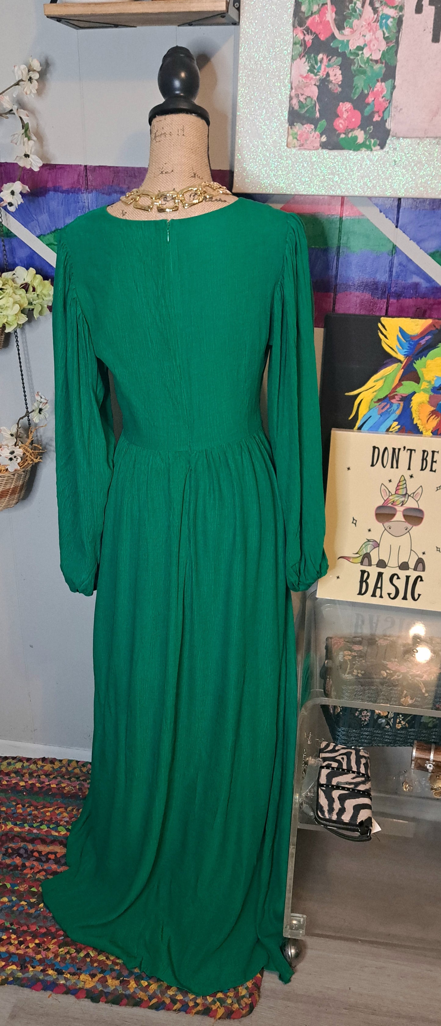 Nwot Designer Showpo. Green Cut Out Maxi Dress SZ 6 (Fits up to a 10/12)