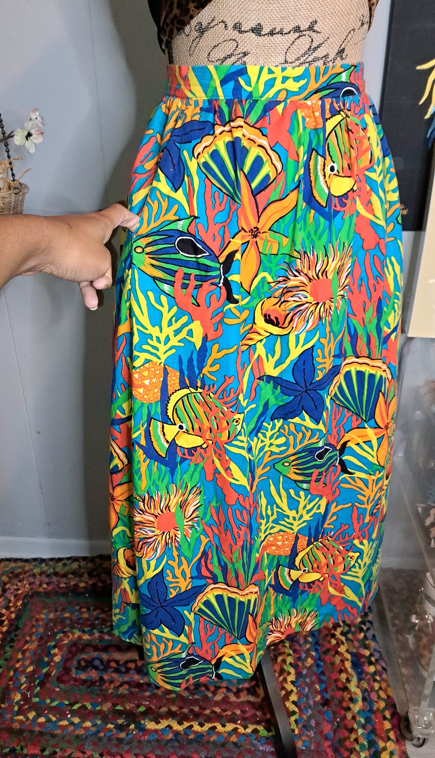 Vtg 80s That's Me Vibrant Tropical Print Skirt with Side Pockets & Side Slits SZ 13/14 (Best Fits 8/10) Waist 30in Total (No Stretch)