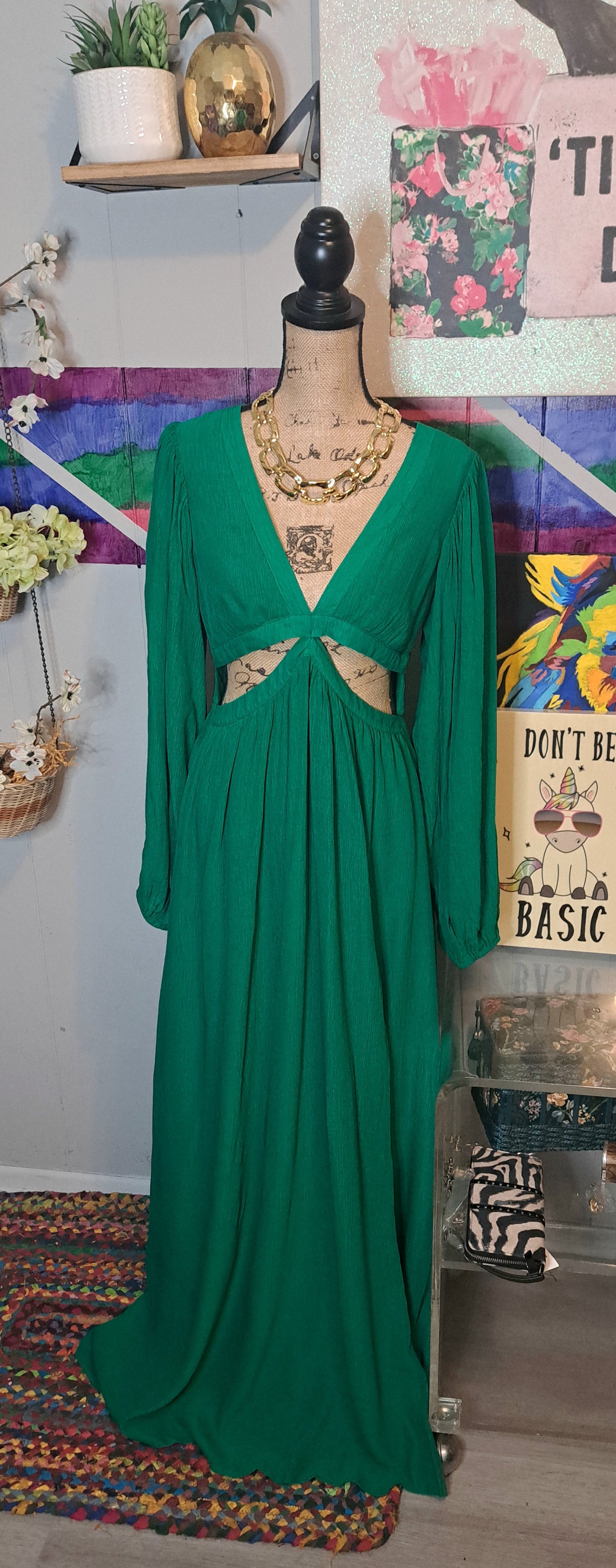 Nwot Designer Showpo. Green Cut Out Maxi Dress SZ 6 (Fits up to a 10/12)